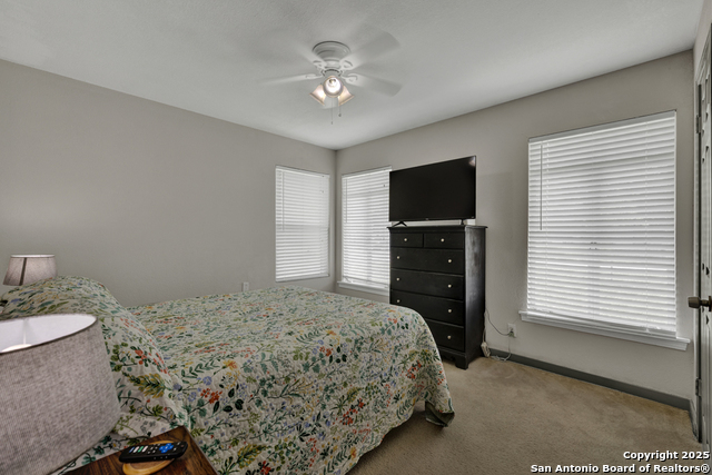 Listing photo id 11 for 403 Dawnview Ln