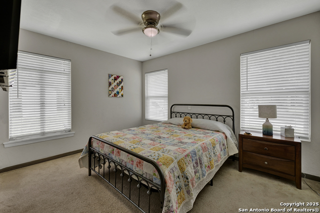 Listing photo id 12 for 403 Dawnview Ln