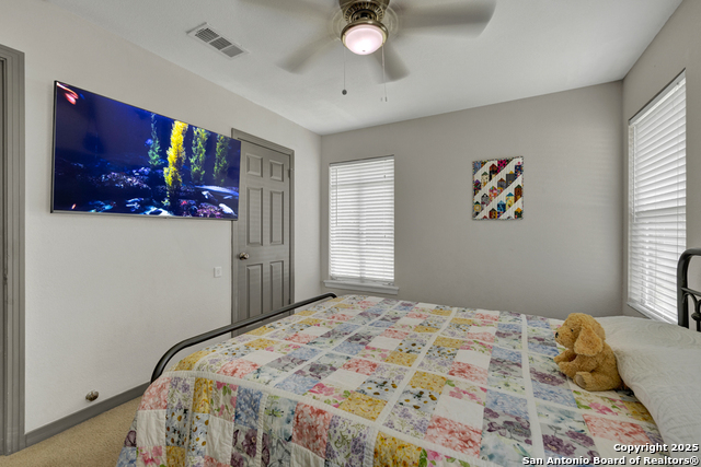 Listing photo id 13 for 403 Dawnview Ln