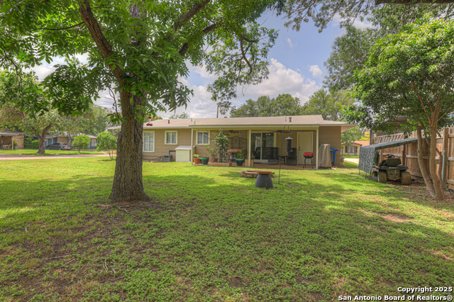Listing photo id 18 for 403 Dawnview Ln
