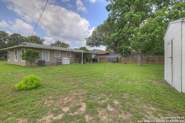 Listing photo id 19 for 403 Dawnview Ln