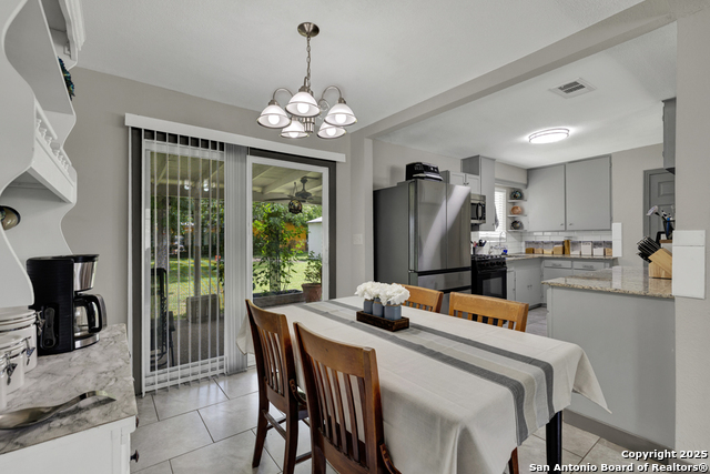 Listing photo id 5 for 403 Dawnview Ln