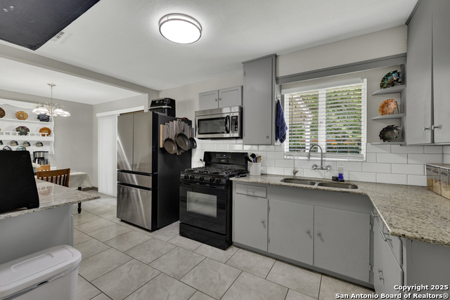 Listing photo id 7 for 403 Dawnview Ln