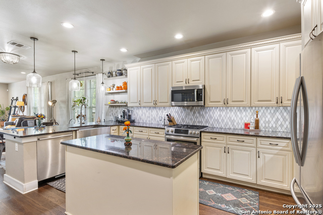 Image 10 of 31 For 725 Magnolia E