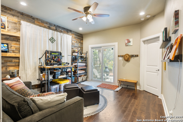 Image 17 of 31 For 725 Magnolia E