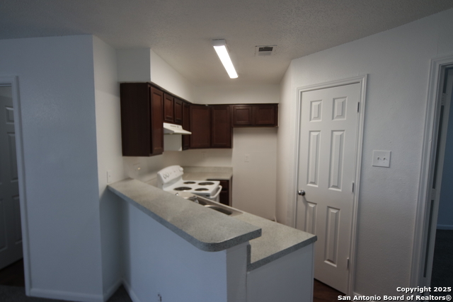 Listing photo id 11 for 642 Gillette Blvd