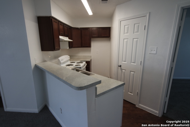 Listing photo id 12 for 642 Gillette Blvd