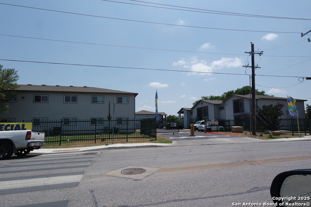 Listing photo id 0 for 642 Gillette Blvd