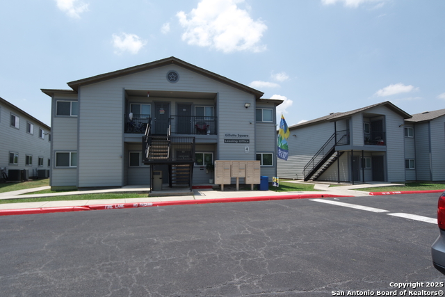 Listing photo id 1 for 642 Gillette Blvd