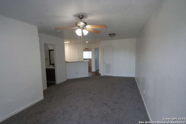 Listing photo id 5 for 642 Gillette Blvd
