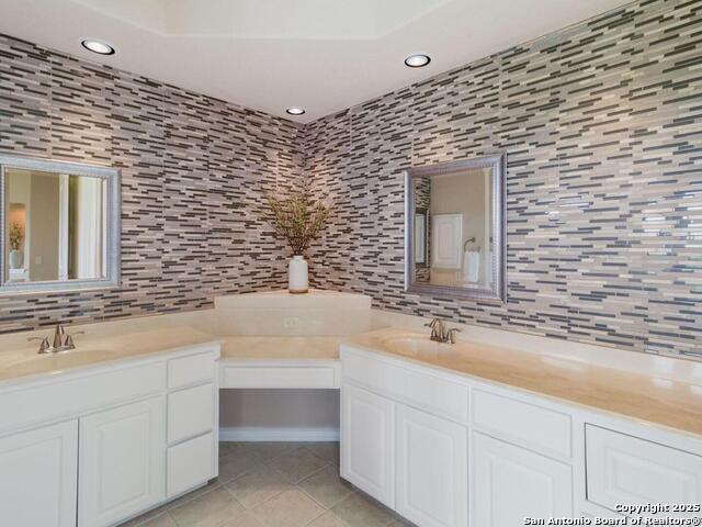 Listing photo id 18 for 1280 Mystic Pkwy