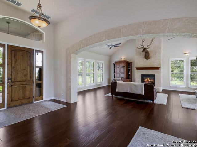 Listing photo id 4 for 1280 Mystic Pkwy
