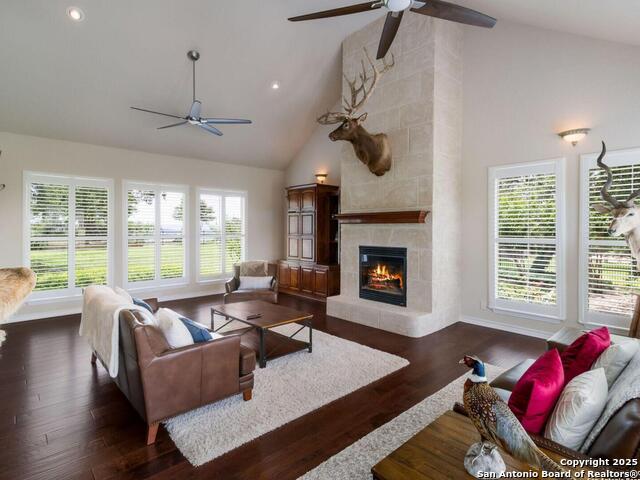 Listing photo id 6 for 1280 Mystic Pkwy
