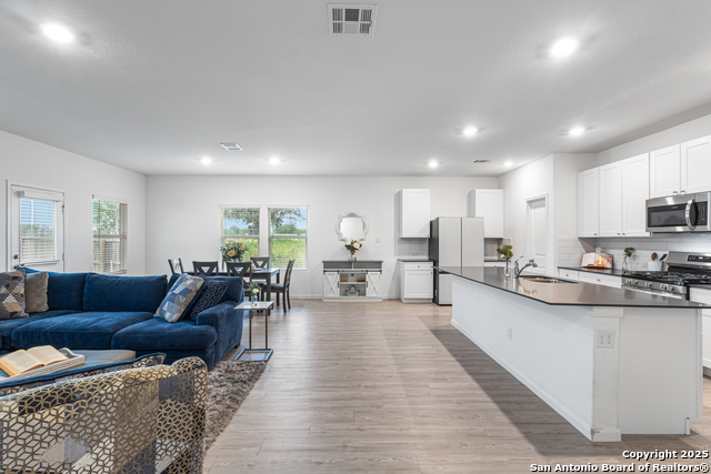 Image 3 of 25 For 14527 Austin Heights