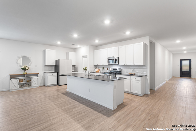 Image 4 of 25 For 14527 Austin Heights