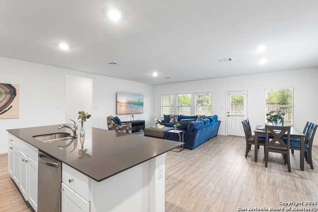 Image 5 of 25 For 14527 Austin Heights