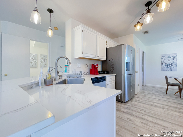 Listing photo id 8 for 11427 Baltic Dr
