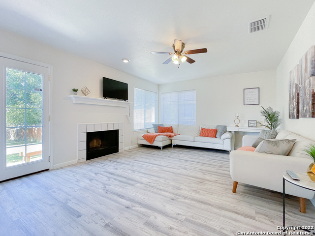 Listing photo id 10 for 11427 Baltic Dr