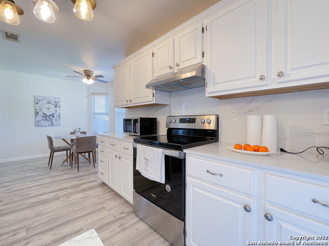 Listing photo id 6 for 11427 Baltic Dr