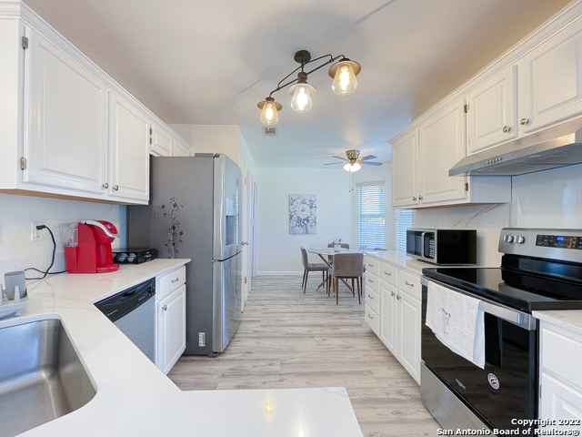 Listing photo id 7 for 11427 Baltic Dr