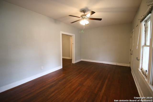 Listing photo id 9 for 213 Hart W