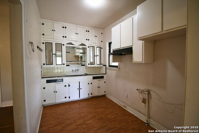 Listing photo id 11 for 213 Hart W