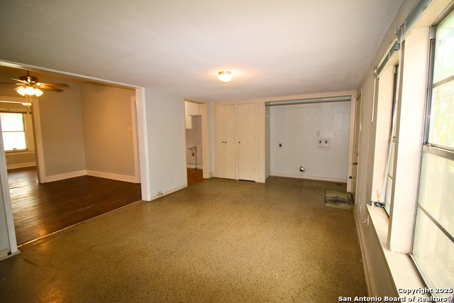 Listing photo id 12 for 213 Hart W