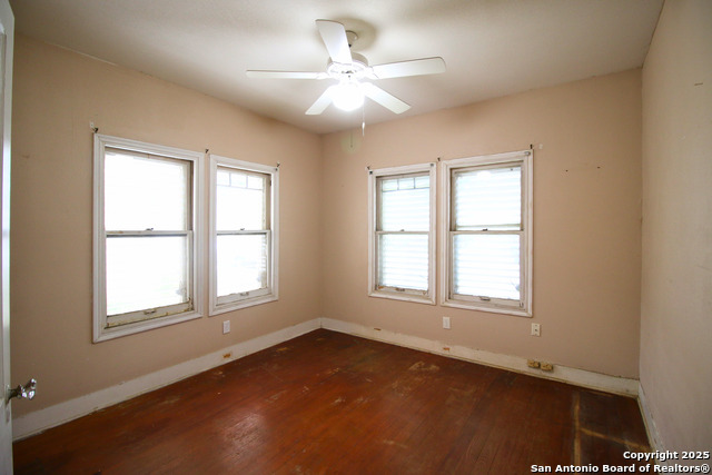 Listing photo id 14 for 213 Hart W