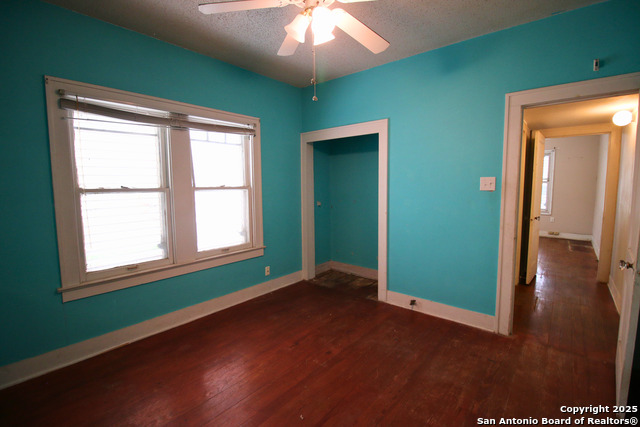 Listing photo id 15 for 213 Hart W