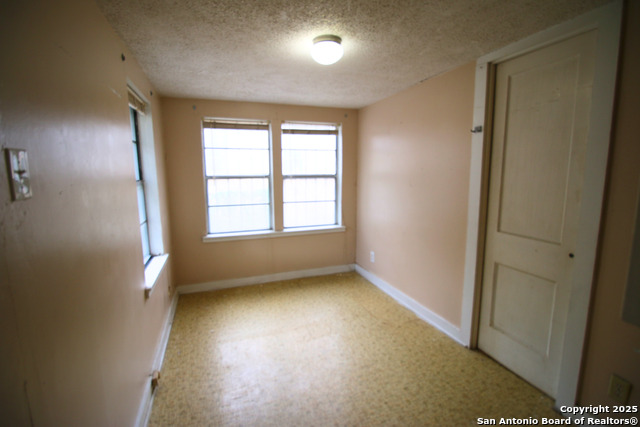 Listing photo id 16 for 213 Hart W