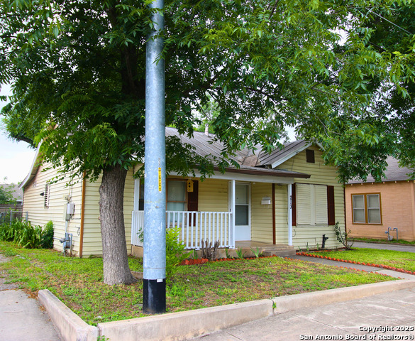 Listing photo id 0 for 213 Hart W