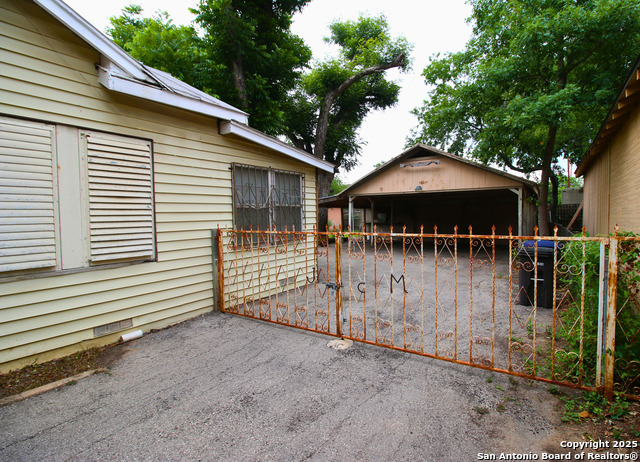 Listing photo id 3 for 213 Hart W