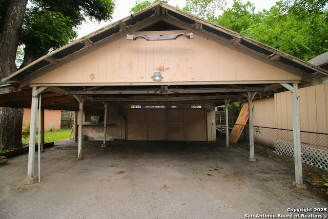 Listing photo id 5 for 213 Hart W