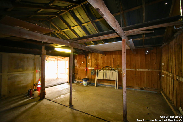 Listing photo id 7 for 213 Hart W