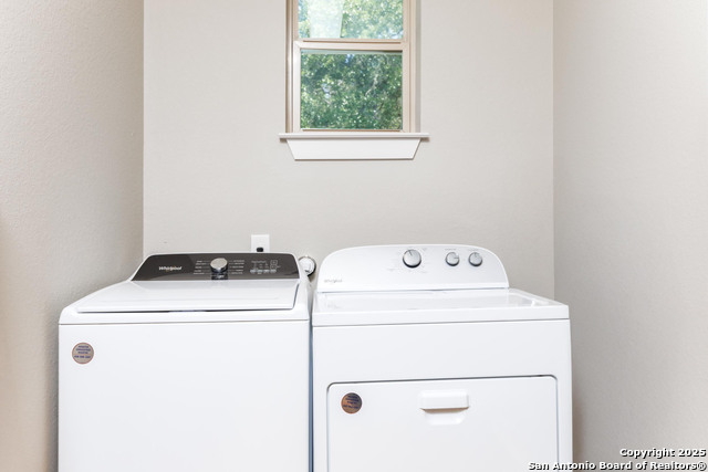 Listing photo id 10 for 868 Lakeridge Loop