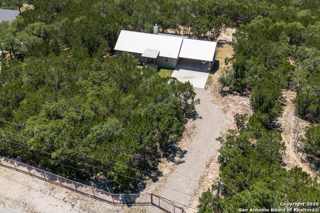 Listing photo id 14 for 868 Lakeridge Loop