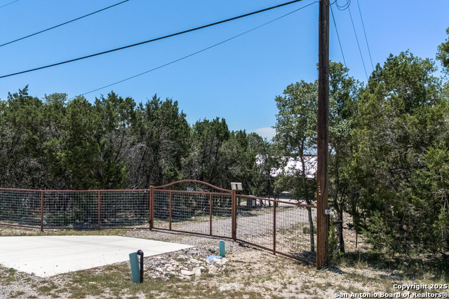 Listing photo id 0 for 868 Lakeridge Loop