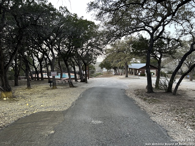 Listing photo id 18 for 868 Lakeridge Loop