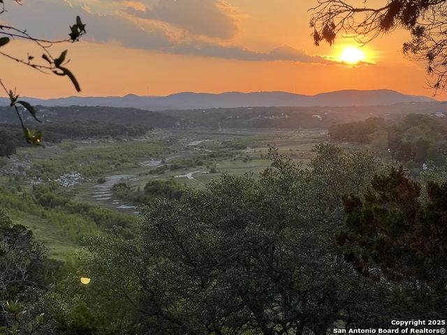 Listing photo id 20 for 868 Lakeridge Loop