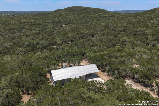 Listing photo id 21 for 868 Lakeridge Loop