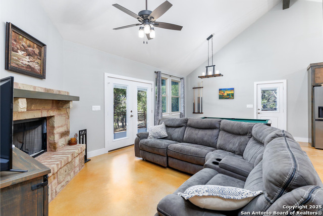 Listing photo id 5 for 868 Lakeridge Loop