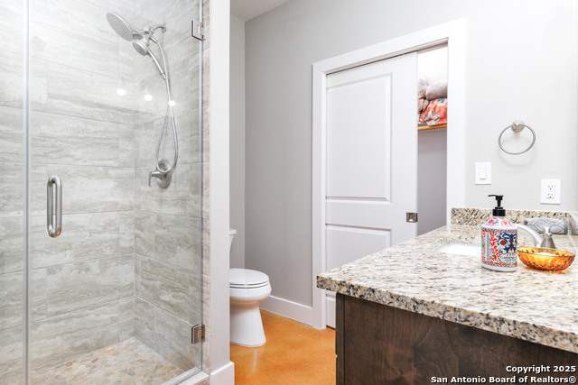 Listing photo id 7 for 868 Lakeridge Loop