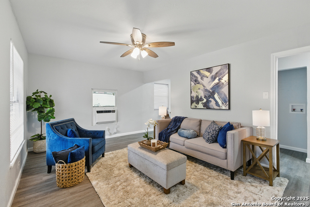 Listing photo id 1 for 315 Morrill