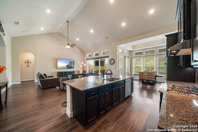Listing photo id 11 for 8283 Apache