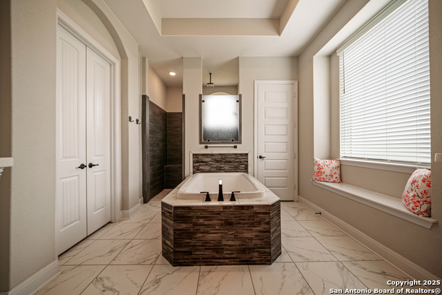 Listing photo id 15 for 8283 Apache
