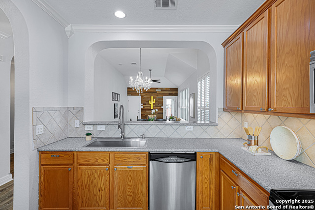 Listing photo id 15 for 10907 Sangria Mist