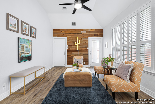 Listing photo id 3 for 10907 Sangria Mist