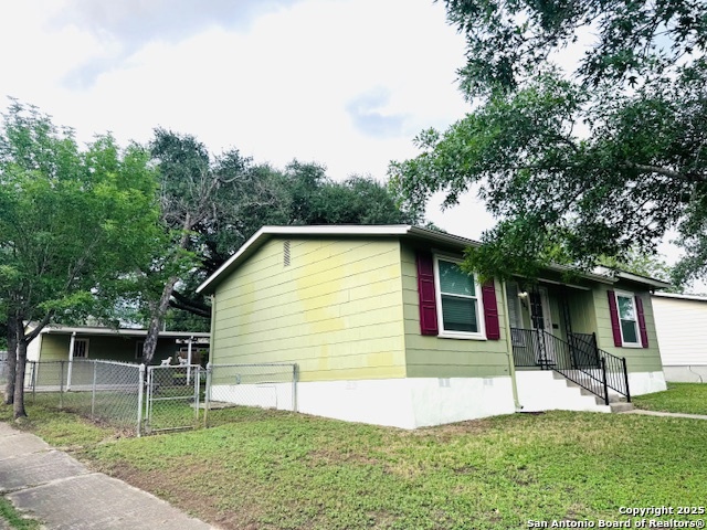 Listing photo id 0 for 703 Mcdougal