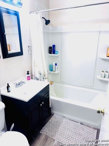 Listing photo id 21 for 703 Mcdougal