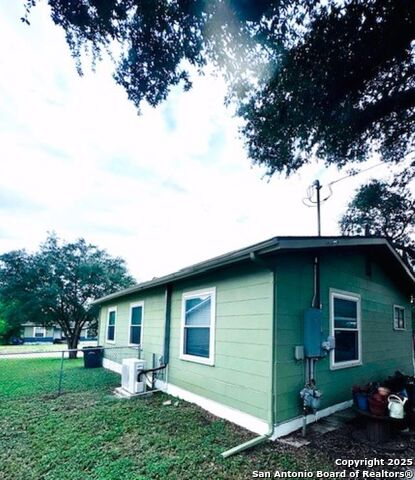Listing photo id 27 for 703 Mcdougal